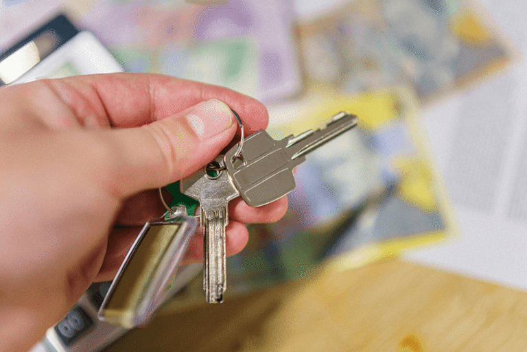 Квартира в Україні без нагляду: як передати управління майном через довіреність
