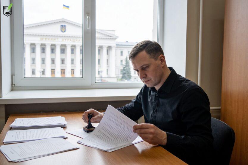 Покрокове оформлення довіреності за кордоном: підпис, нотаріус і апостиль